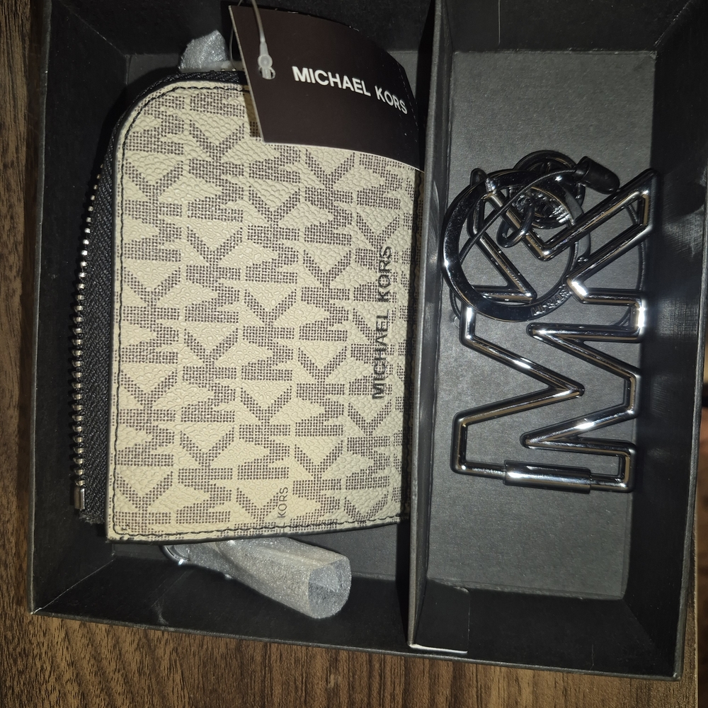 Michael Kors Monogram Beige and Black Card Holder